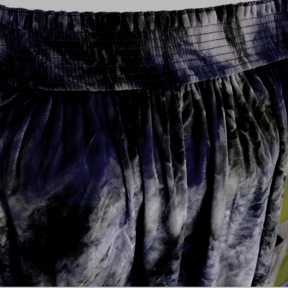 AMERICAN EAGLE Velvet Off-Shoulder Top LIK… - Picture 8 of 9